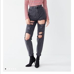 BDG Mom Destroyed Jean - Black